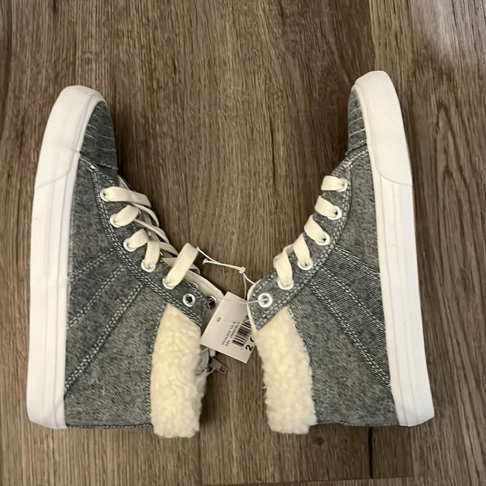 Girl High Tops || Size‎ 2Y